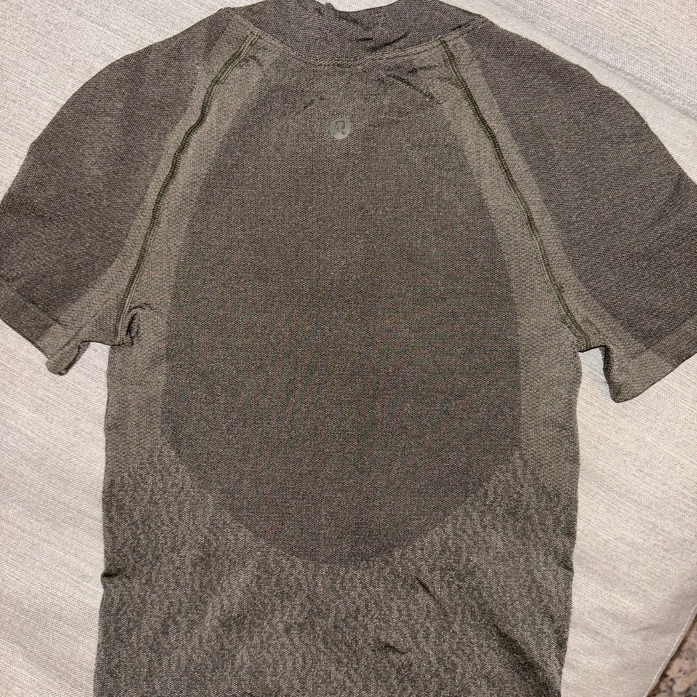 Lululemon t shirt